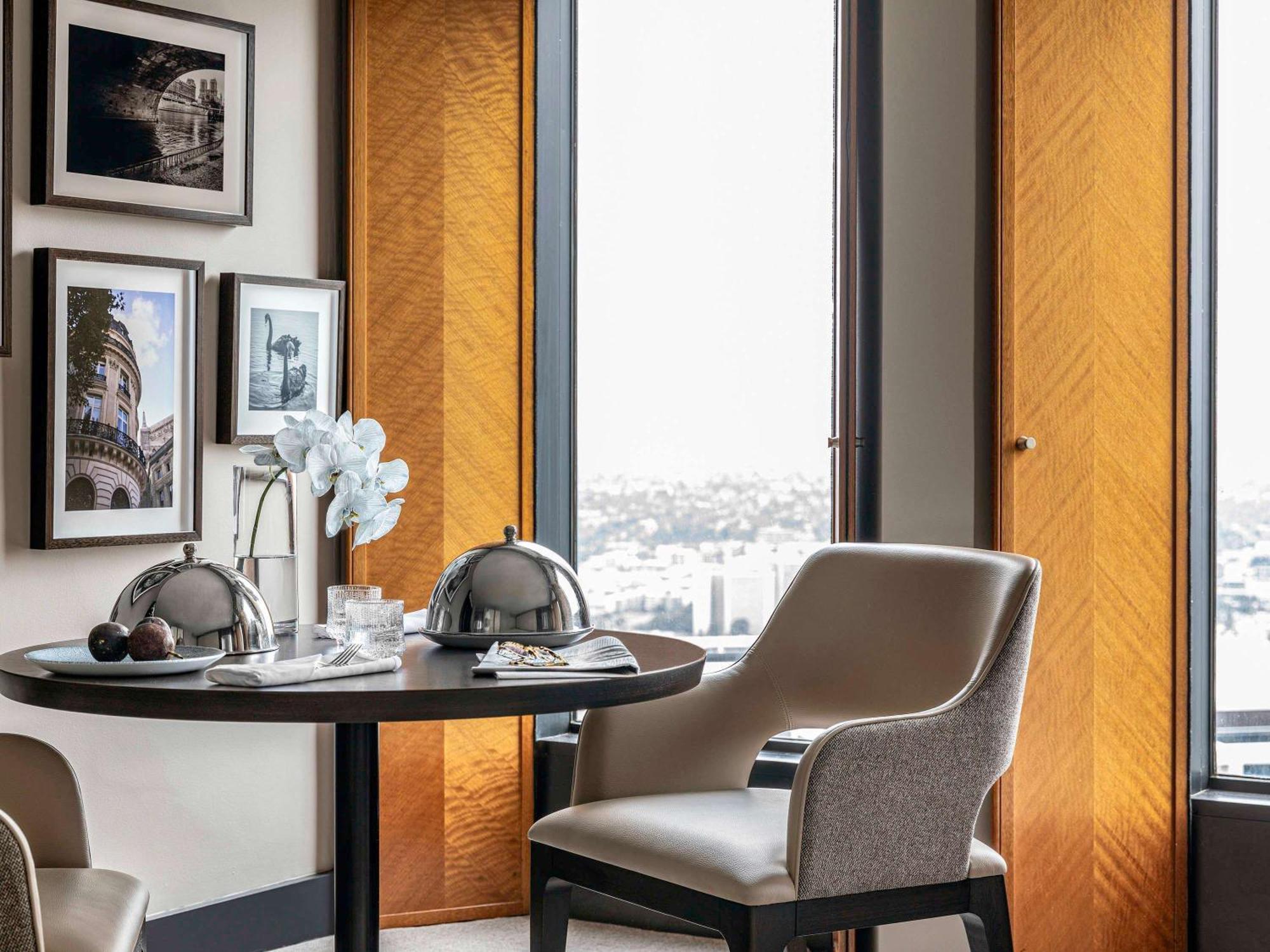 Hotel Sofitel Melbourne On Collins Exterior foto Interior of a suite at the Ritz-Carlton, DIFC