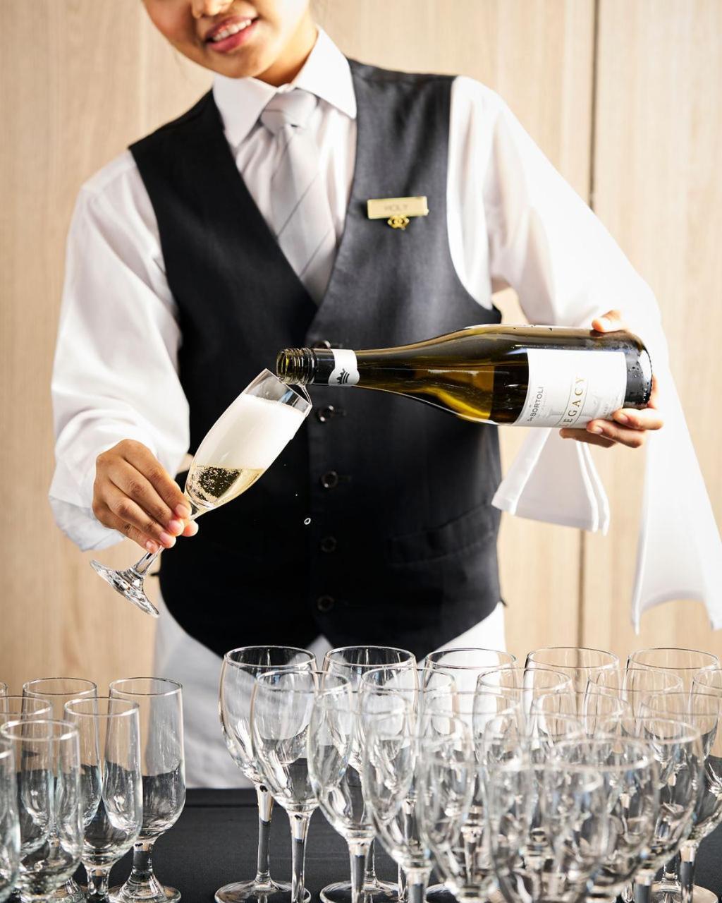 Hotel Sofitel Melbourne On Collins Exterior foto A sommelier pouring champagne