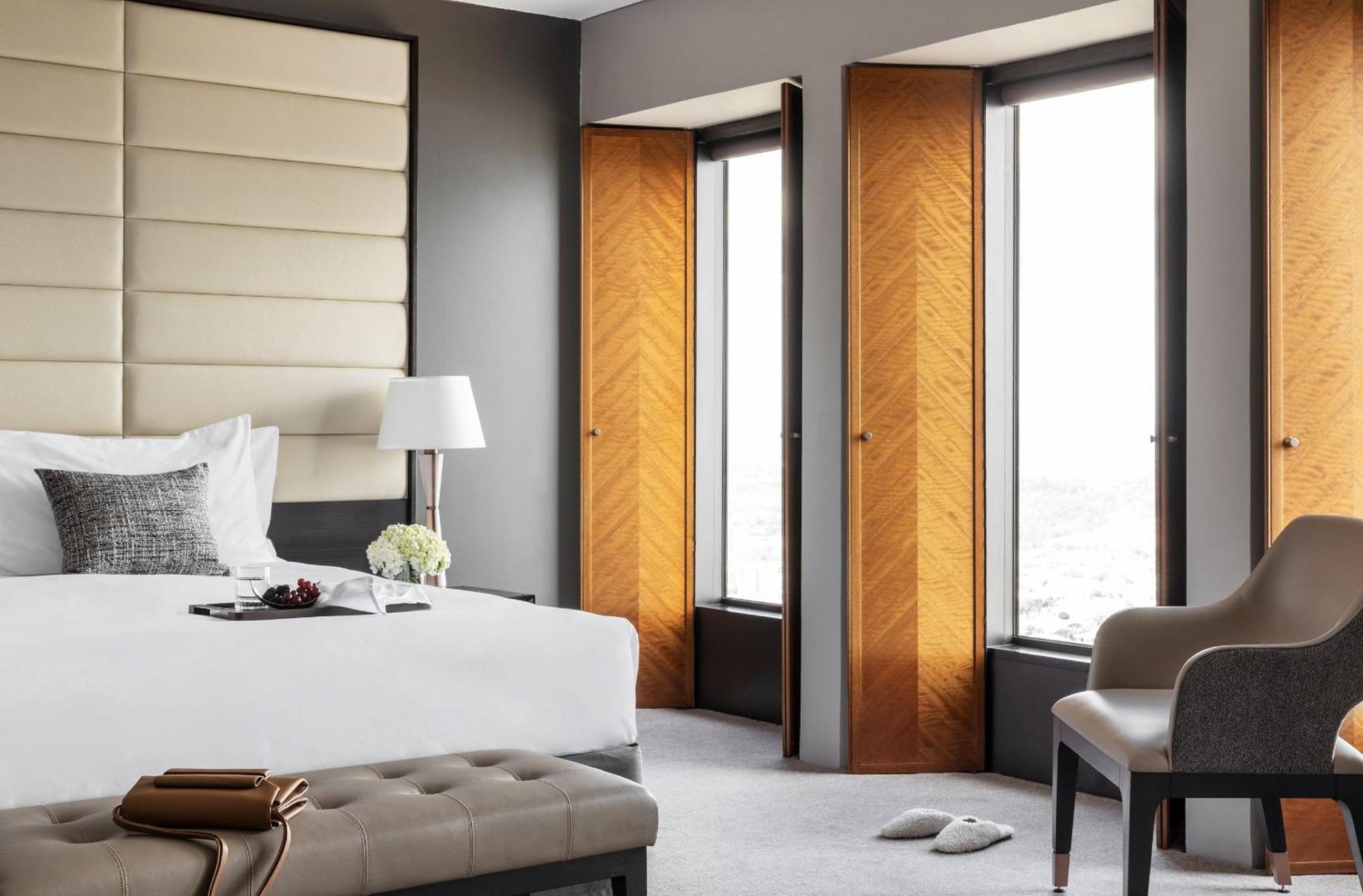 Hotel Sofitel Melbourne On Collins Exterior foto A bedroom at The Ritz-Carlton, Osaka